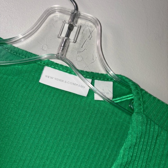 New York & co green ribbed v neck tie front blouse women’s L - Picture 2 of 3